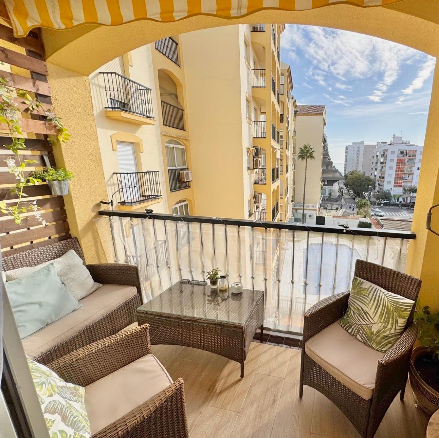 Apartamento Lindamar Фуeнхирола Екстериор снимка